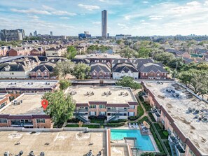 Exterior - Greater Uptown 1BD, 1BA Apt, Mins to Attractions (Houston)
