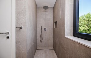 Shower, hair dryer - Luxurious home in Kras (Kras)