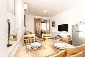 TV - Holiday Apartment A1 (2+2) Floor (Srima)