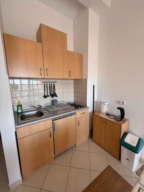 Fridge, stovetop, cookware/dishes/utensils - Holiday Apartment Milenko Ivic 4 (4+0) (Vodice)