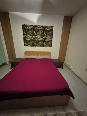 1 quarto, ferros/tábuas de passar roupa