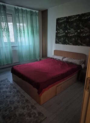 1 bedroom, iron/ironing board - Soothing 1-bedroom apartment in charming Galați perfect for relaxing stay (Galați)