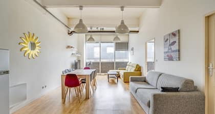 Emplacement ideal metro Serge Gainsbourg au pied de l'immeuble.