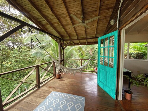 Charming Tropical 2BR House w/ AC in Bocas del Toro