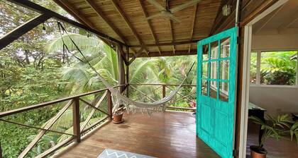Charming Tropical 2BR House w/ AC in Bocas del Toro