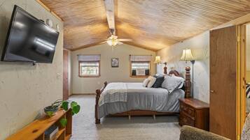 5 slaapkamers, een bureau, een strijkplank/strijkijzer, reisbedje