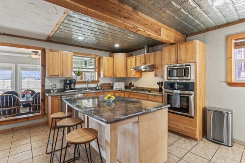 Lakefront Sweetwater Home w/ Patio & Fire Pit