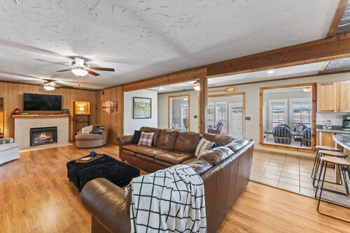 Lakefront Sweetwater Home w/ Patio & Fire Pit