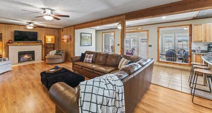 Lakefront Sweetwater Home w/ Patio & Fire Pit