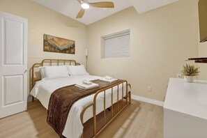 1 bedroom, iron/ironing board, WiFi, bed sheets - Bright Cozy Modern Suite in Prime Location (Coquitlam)