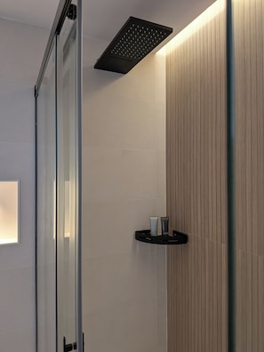 Shower, towels, soap, toilet paper - Deluxe Studio in front of the sea! (Almuñécar)