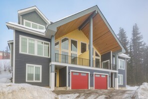 Exterior - Beautiful, Modern brand-new 4 bedroom,3.5 bath home with breathtaking views (Vernon)