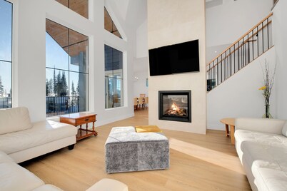 Beautiful, Modern brand-new 4 bedroom,3.5 bath home with breathtaking views