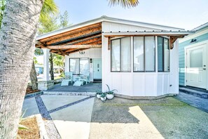Exterior detail - 238 Barracuda Dr. - Grea 2 Bedroom Home - Corner Lot with Golf Cart (Panama City Beach)