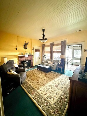 Living area - Quintessential Cabin on Squam Lake (Holderness)