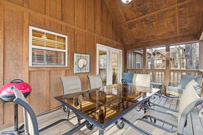Outdoor dining - Blue Sky Lodge  For 4 (Branson West)