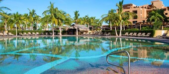 Luxury 645‑Sq‑Ft Suite w/ Kitchenette, Balcony & Breathtaking Loreto Views