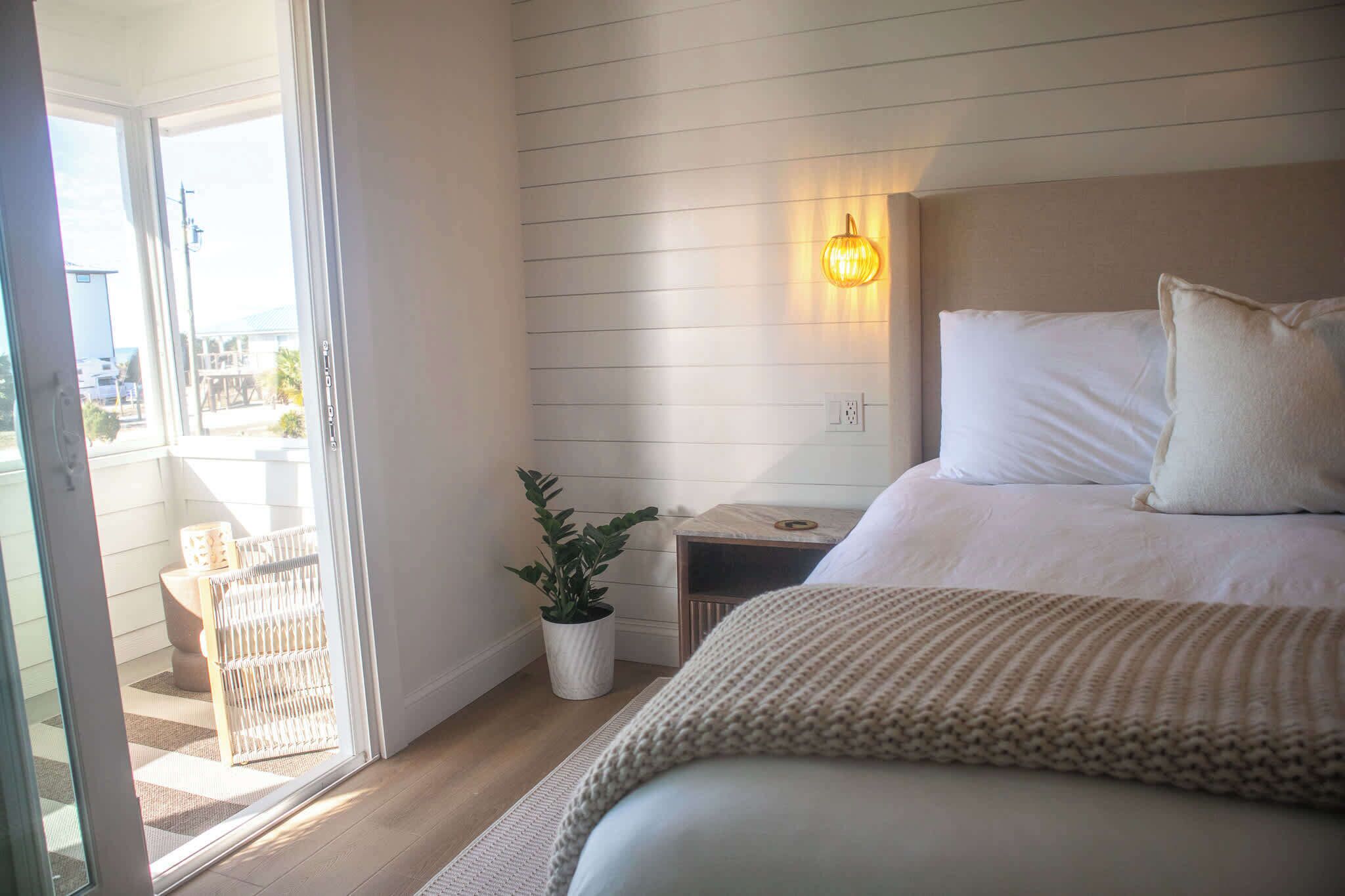 2 bedrooms, travel cot, WiFi, bed sheets