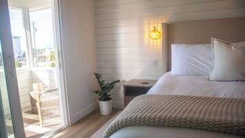 2 bedrooms, travel cot, WiFi, bed sheets