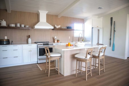 Fridge, microwave, oven, stovetop. Newly Renovated! Gulf Views! DRIFT on Indian Pass