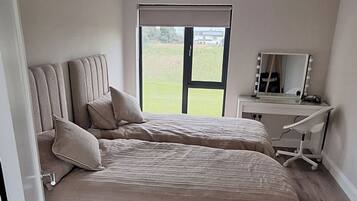 4 bedrooms, iron/ironing board, free WiFi, bed sheets