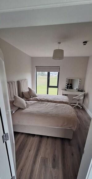 4 habitaciones, tabla de planchar con plancha y wifi gratis 