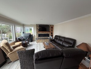 Living area - Amazing views over water.  Family size Astoria Gem. (Astoria)