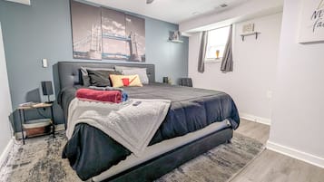 Deluxe Townhome, 4 Bedrooms | Free WiFi