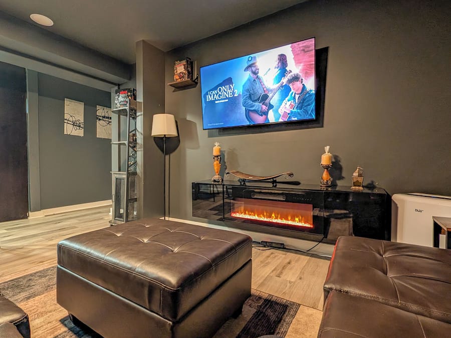 Deluxe Townhome, 4 Bedrooms, Non Smoking, 2 Bathrooms | Television