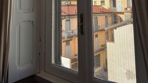 Unclassified image, 4 of 18, button - The hiding place on the canals (Milano)