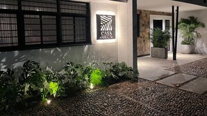 A modern building with a sign reading "CASA ARECA." - Loft Private (Cartagena)