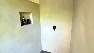 Deluxe Apartment, Patio, Garden View | Bathroom