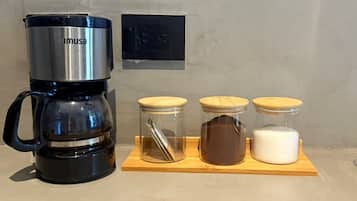 قهوة و/أو ماكينة صنع القهوة