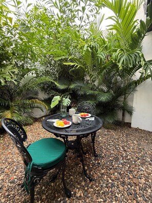 Apartamento Deluxe, patio, vistas al jardín | Terraza o patio