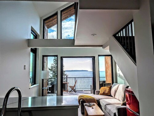 “The Cabanas on Bowen 1 – Above the Ocean