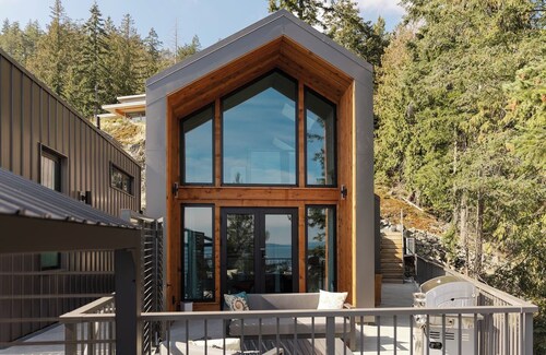 “The Cabanas on Bowen 2 –  Ocean Front Cabin