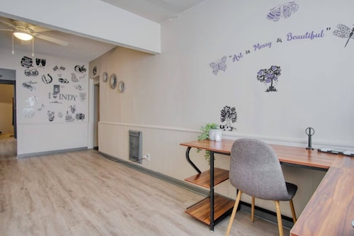 Charming Windsor Park Stay 1BR 1BA w Workspace