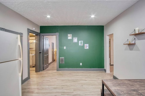 Charming Windsor Park Stay 1BR 1BA w Workspace