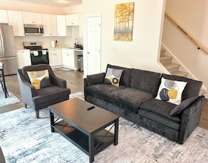Smart TV, computer monitors - Spacious Atlanta retreat with dimmable lighting (Atlanta)