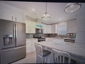 Microwave, oven, stovetop, dishwasher - Lush tropical Cherokee by the sea (Palm Coast)