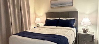 Private 2 bedrooms apartment in South Lakeland with a screened porch.