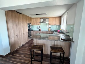 Kühlschrank, Ofen, Herdplatte, Geschirrspüler