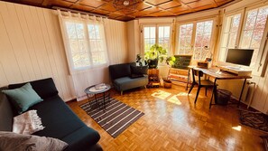 Fernseher, Bücher, Computerbildschirme