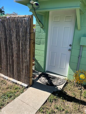 Exterior detail - Sun Spotter Pet Friendly getaway (Fort Myers)