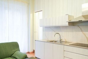 Fridge, microwave, oven, stovetop - Torino Vanchiglia | Guastalla House 14 (Turin)
