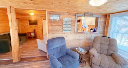 Wiggin Stream Camp five-minute`s to public beach and boat launch!