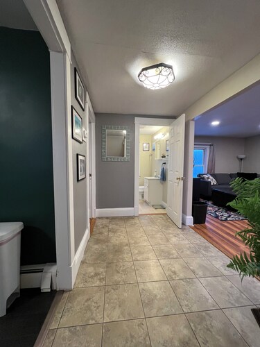 Cozy 2-bedroom apartment with some character in a nice neighborhood