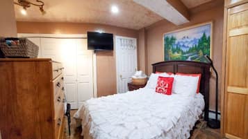 1 bedroom, desk, free WiFi, bed sheets