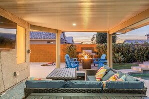 Outdoor dining - West Valley Pool Side Oasis (Surprise)