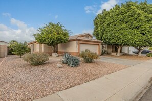 Property grounds - West Valley Pool Side Oasis (Surprise)